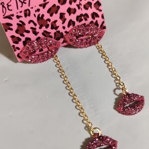 (LAST PAIR) Betsey Johnson Fuchsia Lip Earrings with Gold Chains